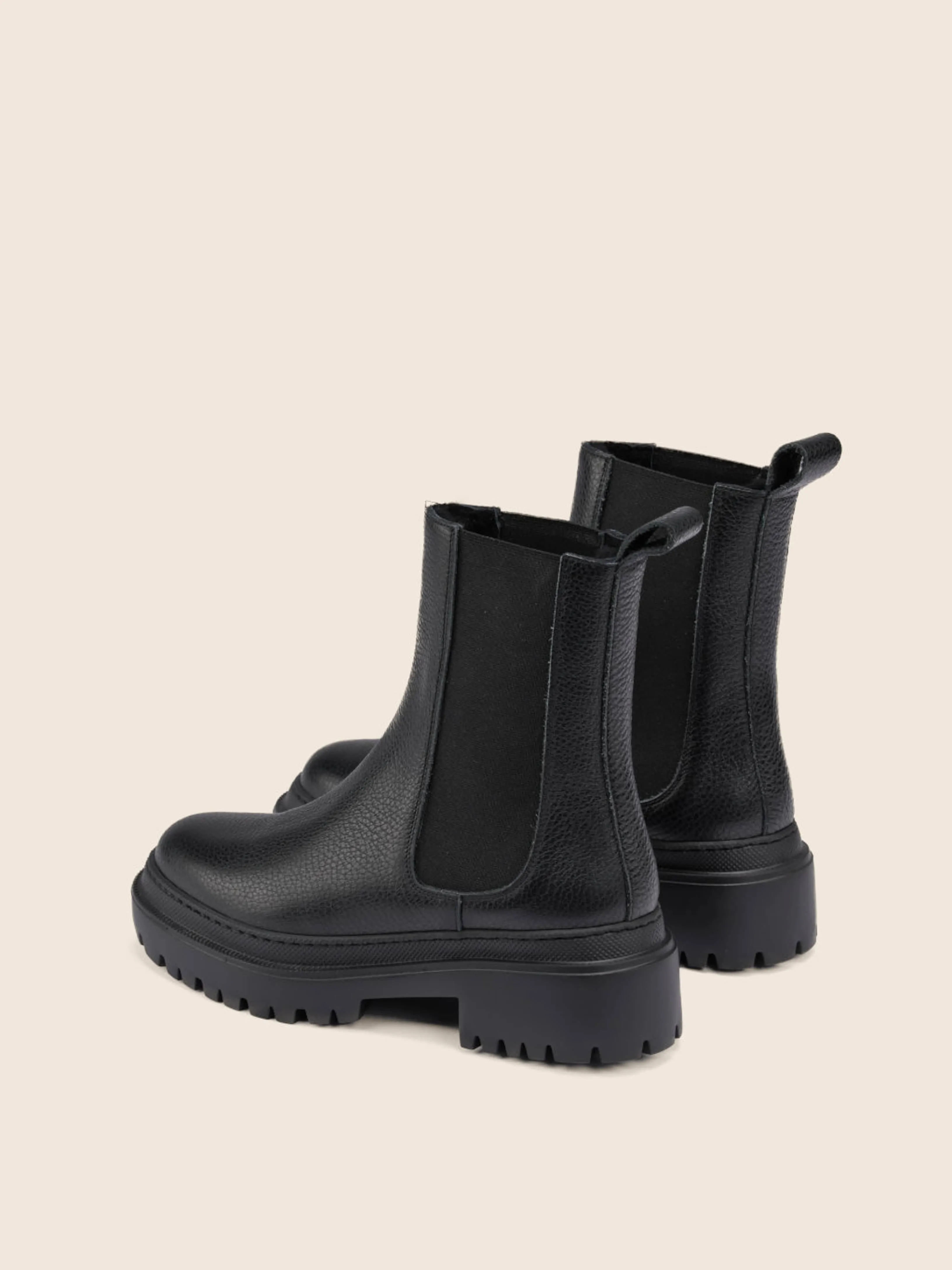 Pull Tab All-Purpose Style Cortina Black Lined Boot